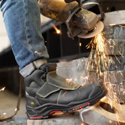 M-8387 Bottes de sécurité pour soudeurs | Protection contre les hautes températures · Conçu pour les soudeurs · Durable et résistant aux chocs