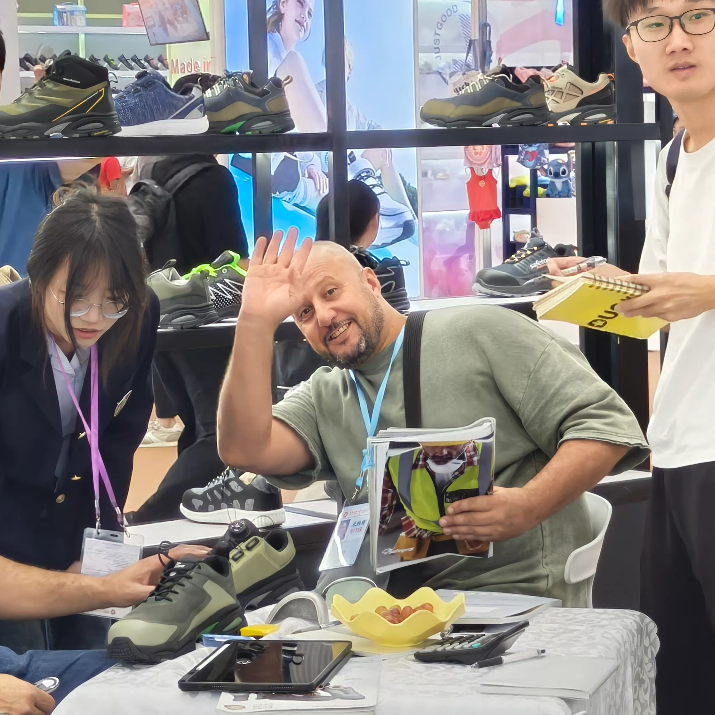 SAFETOE brille à la Foire de Canton 2025 | Les chaussures de sécurité certifiées américaines, australiennes et LG volent la vedette