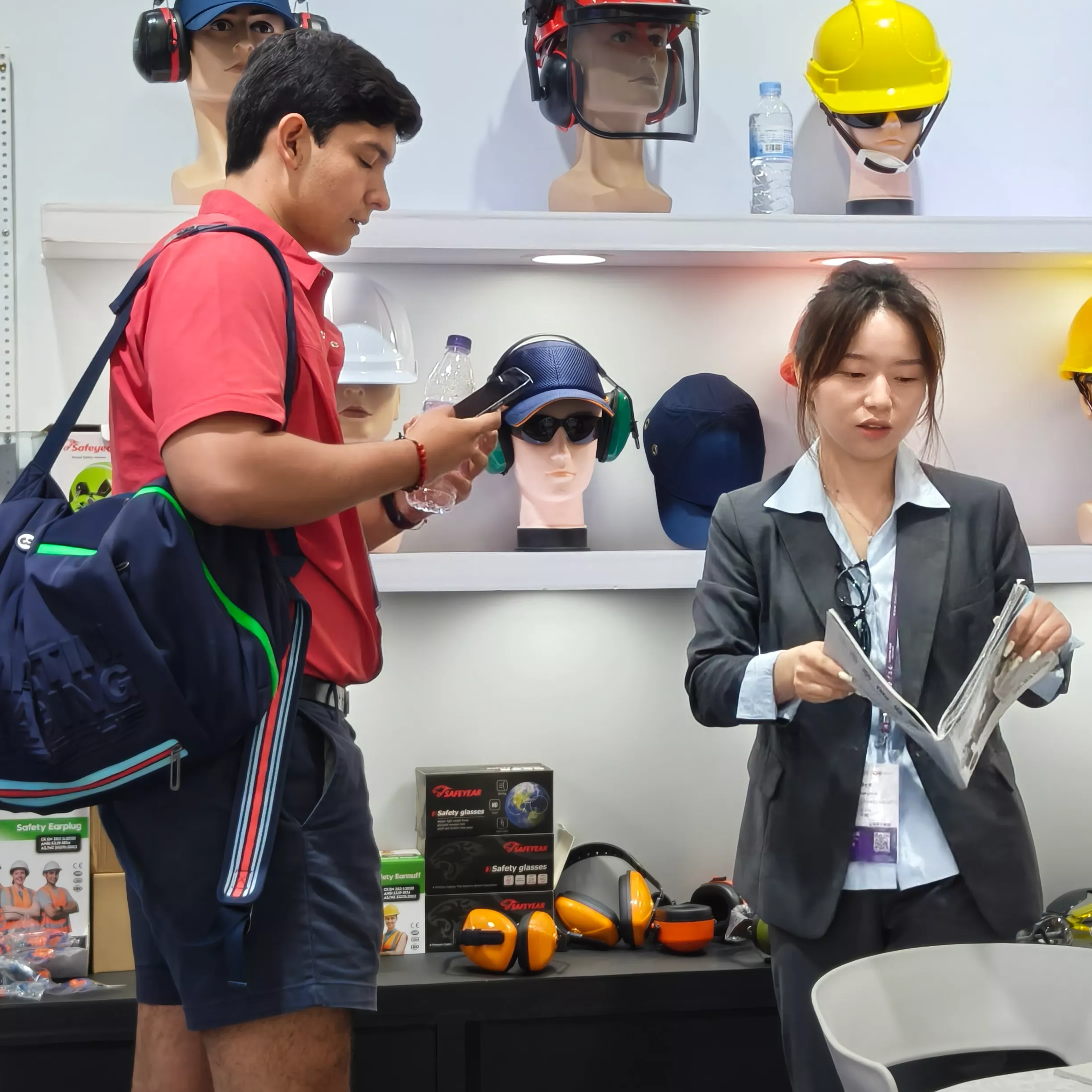 [En direct à la Foire de Canton] Stand bondé, acheteurs internationaux et équipement de sécurité de niveau supérieur